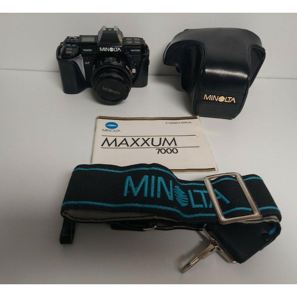 Minolta Maxxum 7000 35mm Film Black Auto‎ Camera with Accessories
